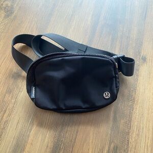 Lululemon everywhere belt bag